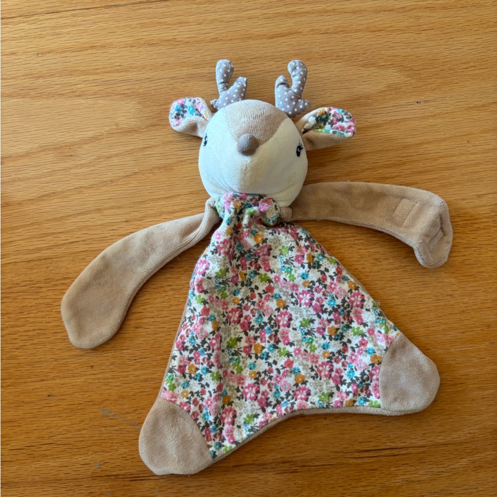 Farrah The Fawn Pacifier Holder (B5526)